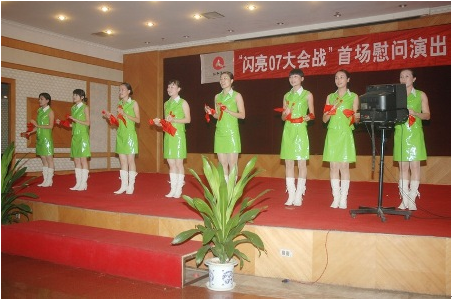 仁和集團(tuán)“戰(zhàn)地文工團(tuán)”石家莊首場(chǎng)慰問演出獲得圓滿成功