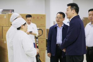 羅功成市長看望慰問仁和集團(tuán)勞模代表