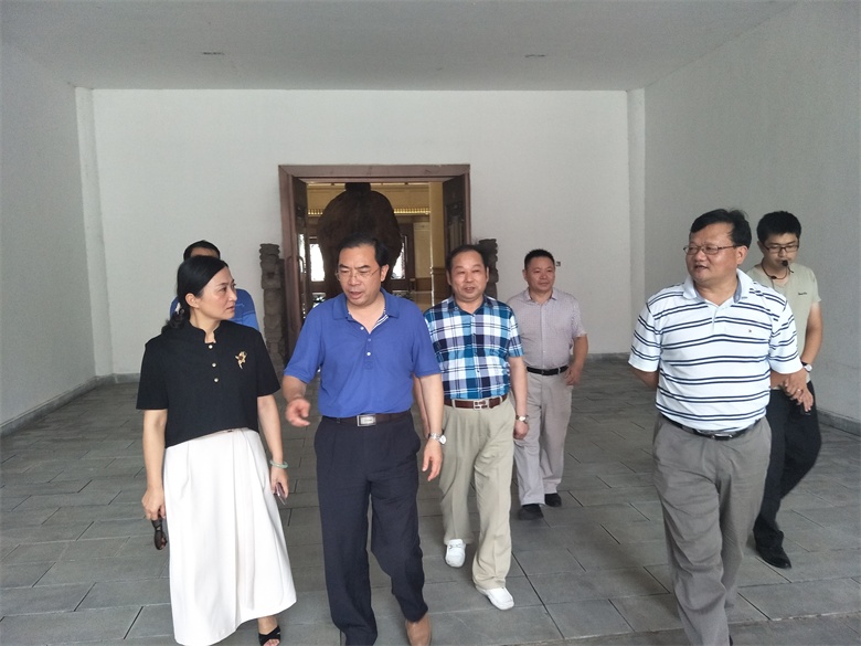 宜春市明月山名勝區(qū)領導到仁和集團考察 (1).jpg